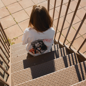 All glory to the one that has forgiven* us from all our sins